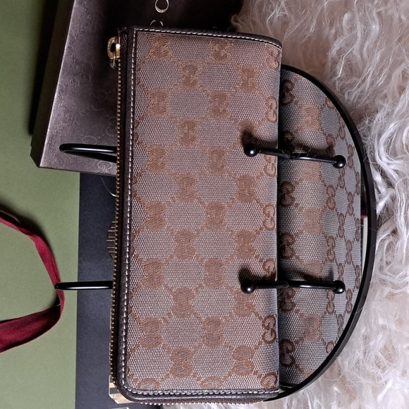 Gucci Vintage Metallic Zip Wallet EUC - Picture 6 of 16